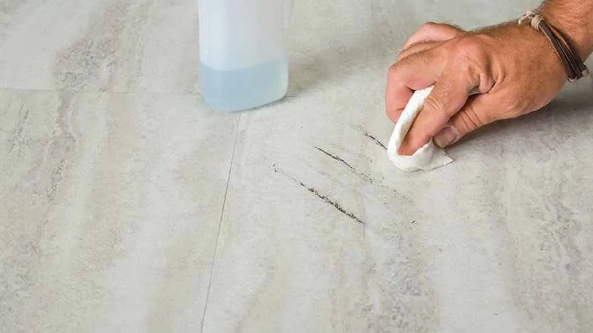 Are porcelain tiles scratchproof?